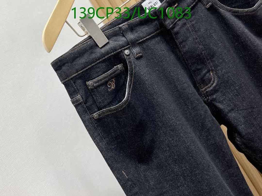 Burberry-Clothing Code: UC1083 $: 139USD