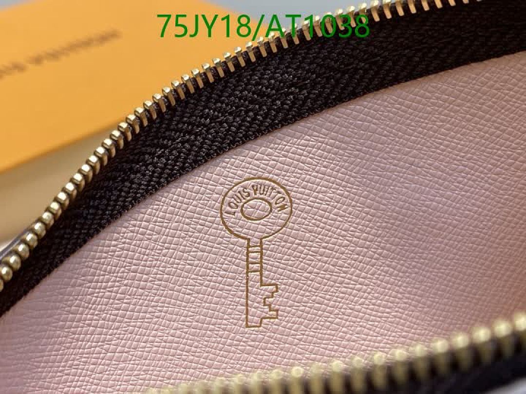 LV-WalletsMirror Quality Code: AT1038 $: 75USD