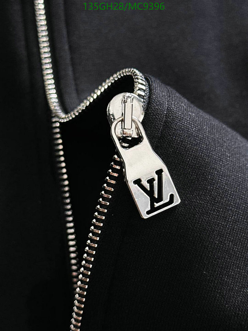 LV-Clothing Code: MC9396 $: 135USD