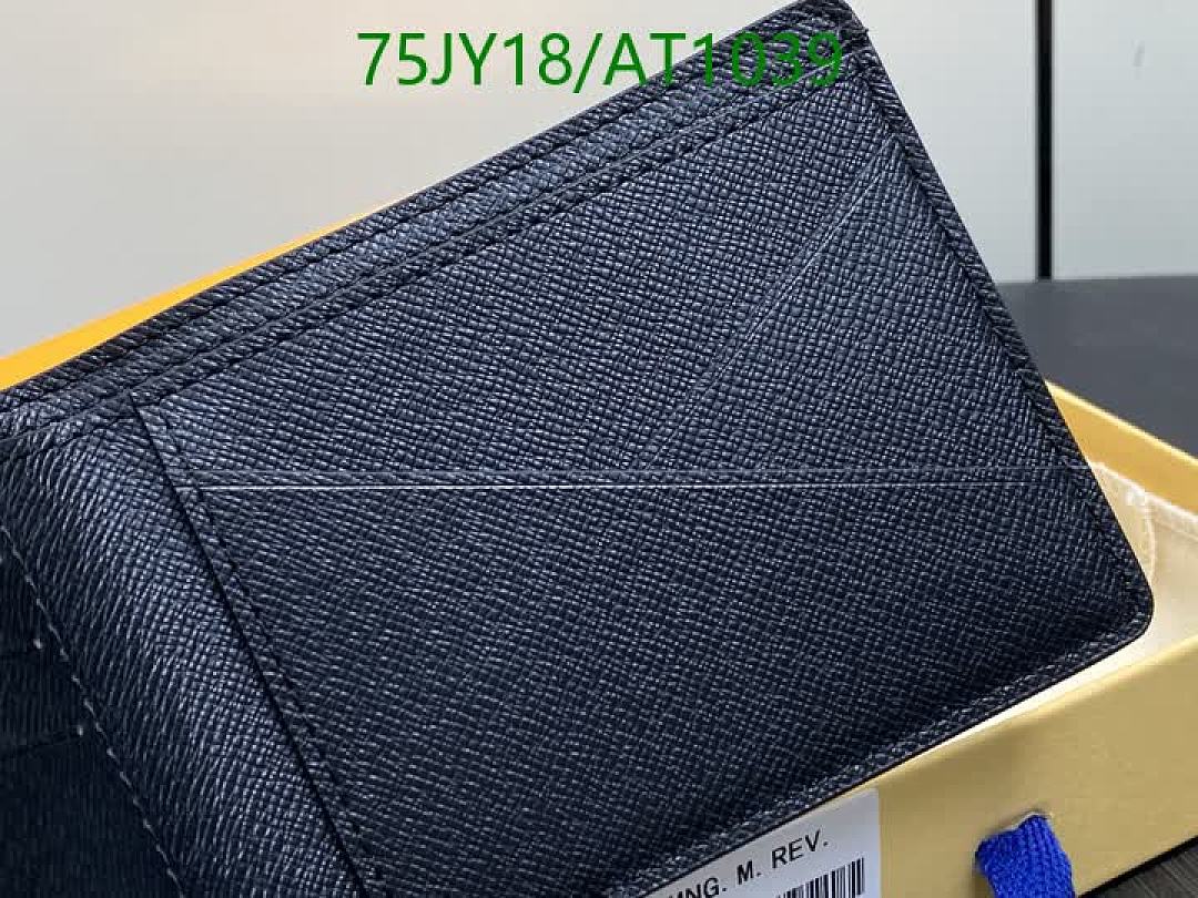LV-WalletsMirror Quality Code: AT1039 $: 75USD