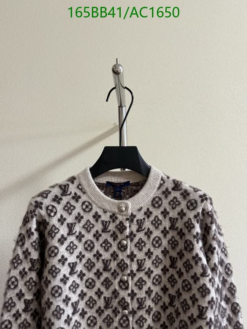 LV-Clothing Code: AC1650 $: 165USD