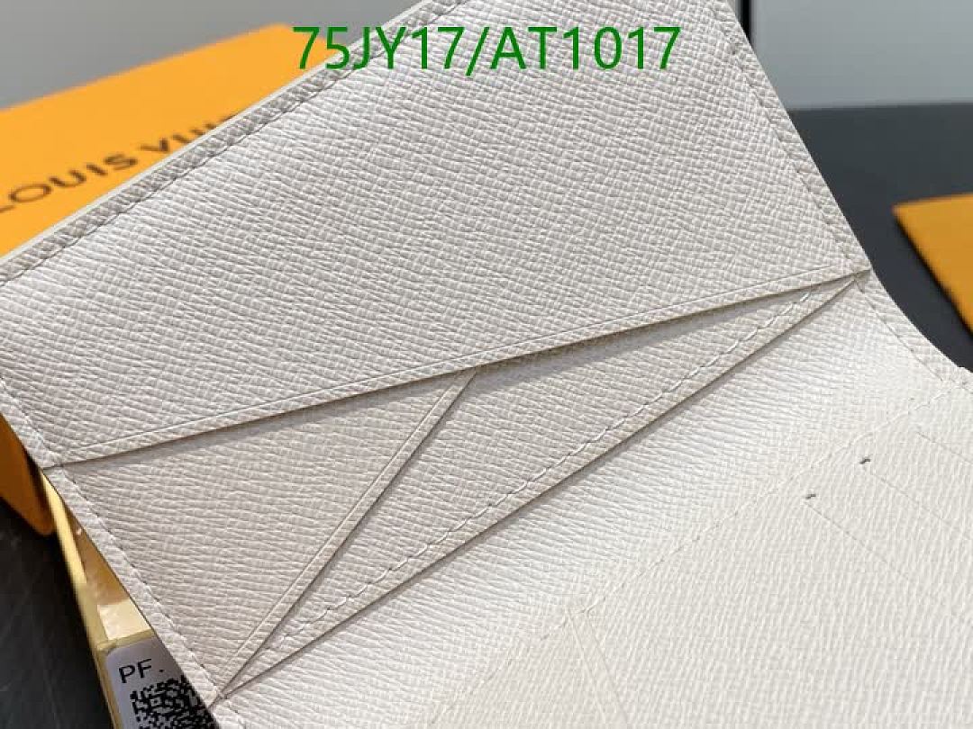 LV-WalletsMirror Quality Code: AT1017 $: 75USD
