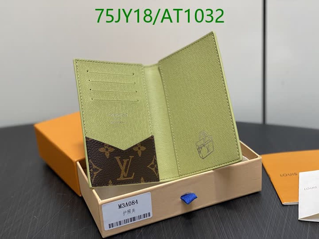 LV-WalletsMirror Quality Code: AT1032 $: 75USD