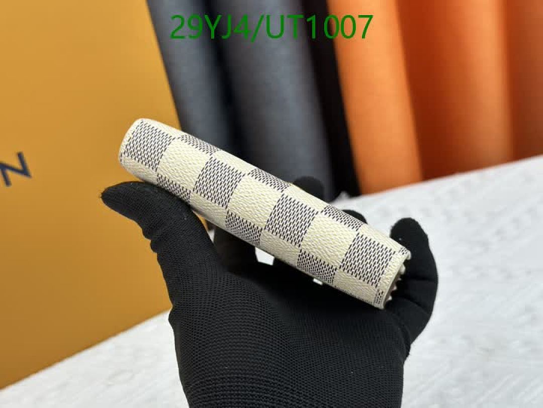 LV-Wallets-4A Quality Code: UT1007 $: 29USD