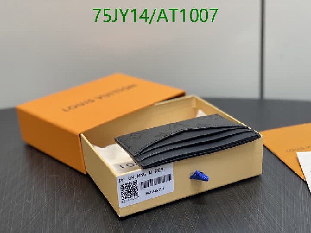 LV-WalletsMirror Quality Code: AT1007 $: 75USD