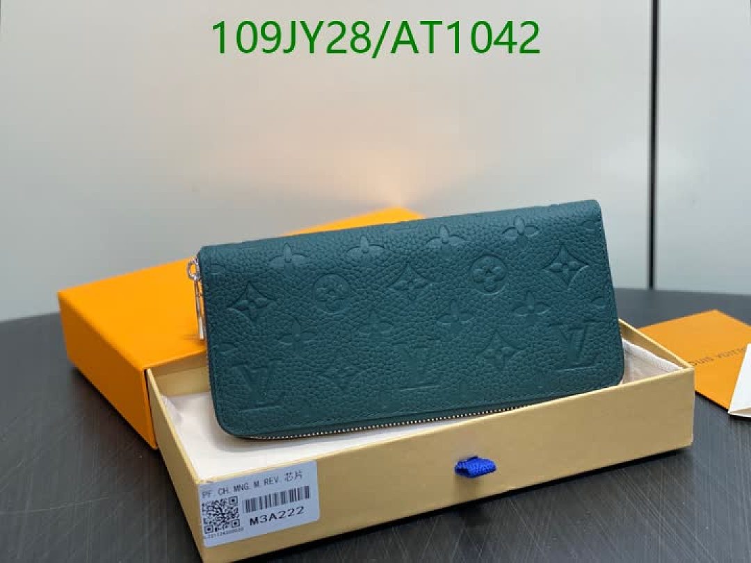 LV-WalletsMirror Quality Code: AT1042 $: 109USD