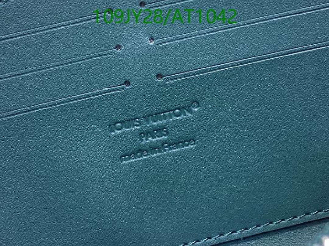 LV-WalletsMirror Quality Code: AT1042 $: 109USD