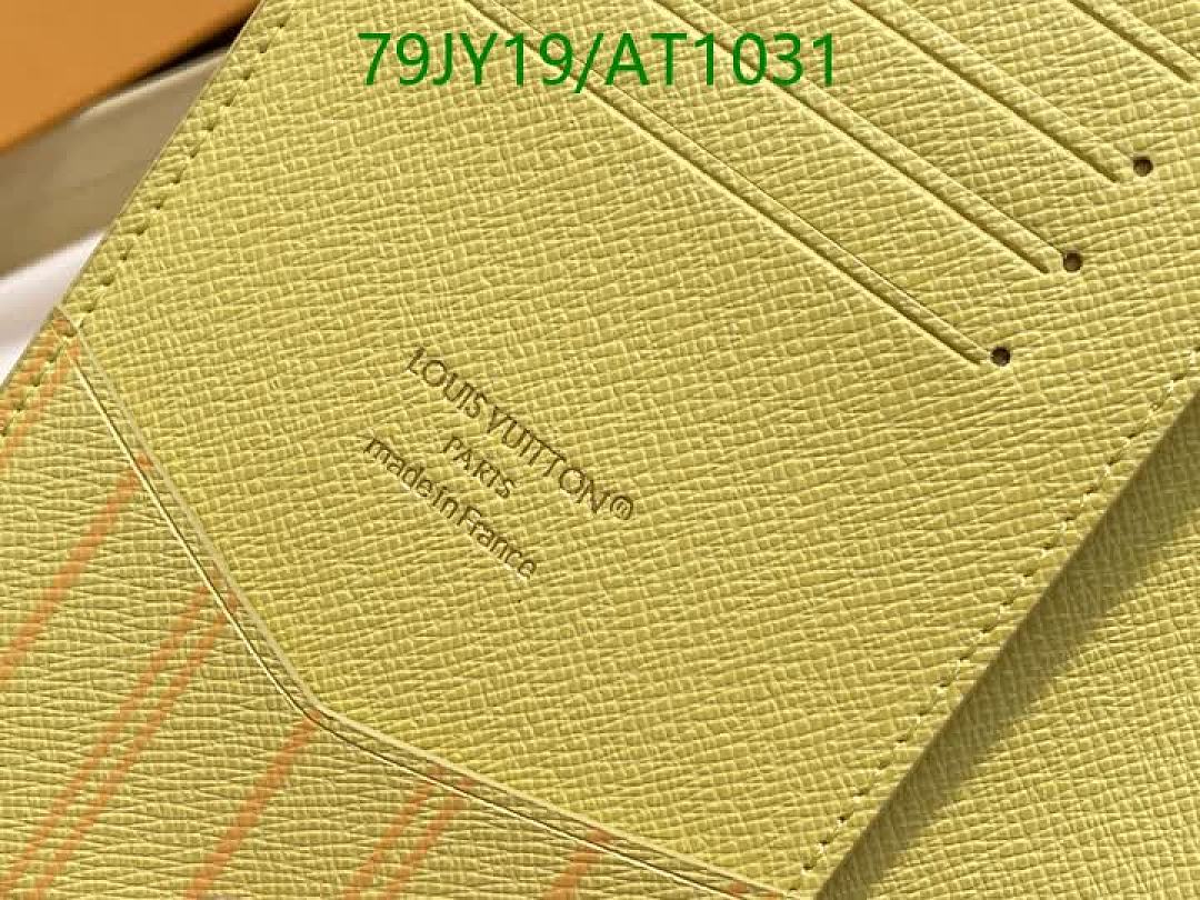 LV-WalletsMirror Quality Code: AT1031 $: 79USD