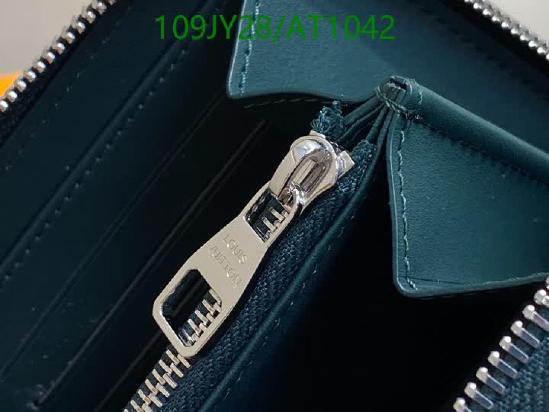 LV-WalletsMirror Quality Code: AT1042 $: 109USD