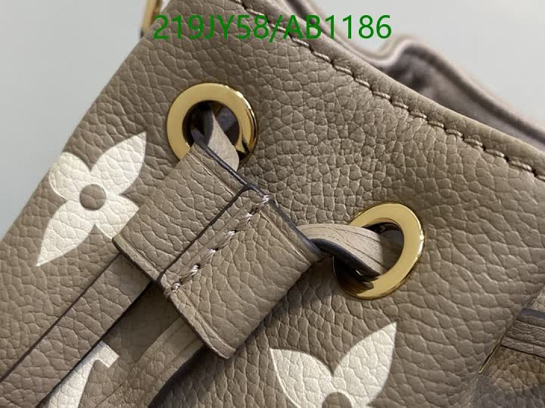 LV-BagsMirror Quality Code: AB1186 $: 219USD