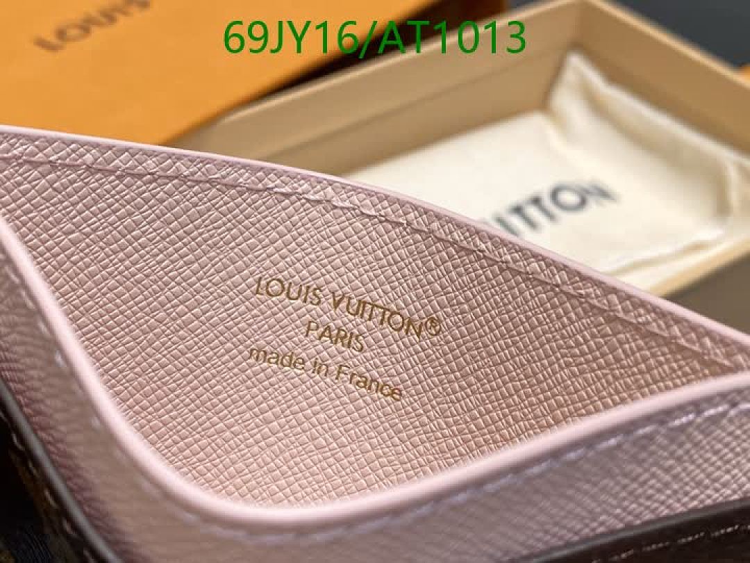 LV-WalletsMirror Quality Code: AT1013 $: 69USD