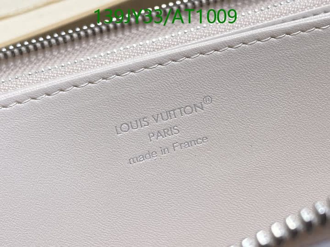 LV-WalletsMirror Quality Code: AT1009 $: 139USD