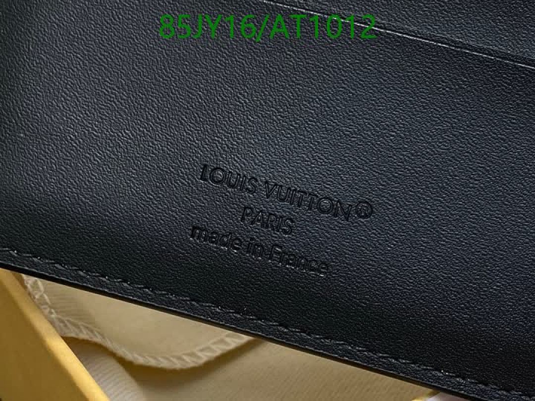 LV-WalletsMirror Quality Code: AT1012 $: 85USD