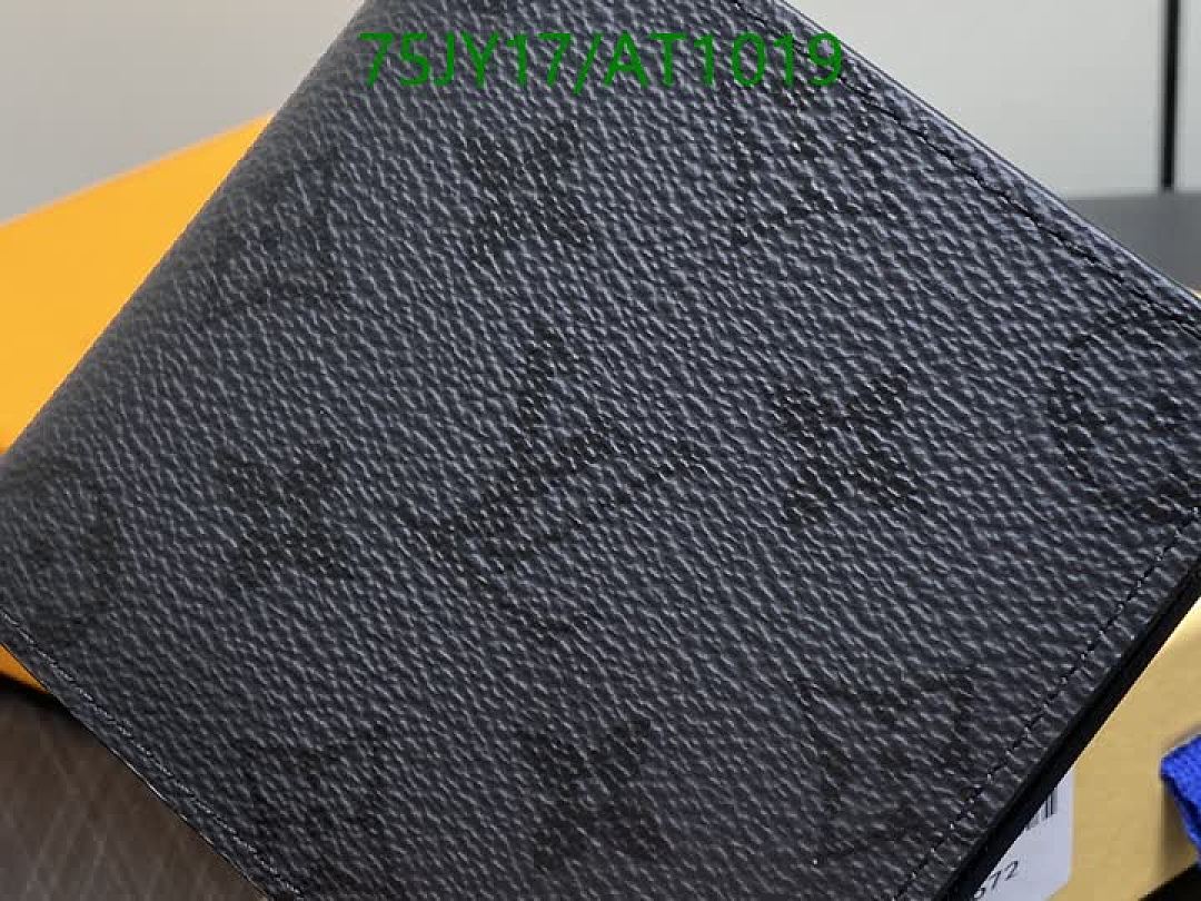 LV-WalletsMirror Quality Code: AT1019 $: 75USD