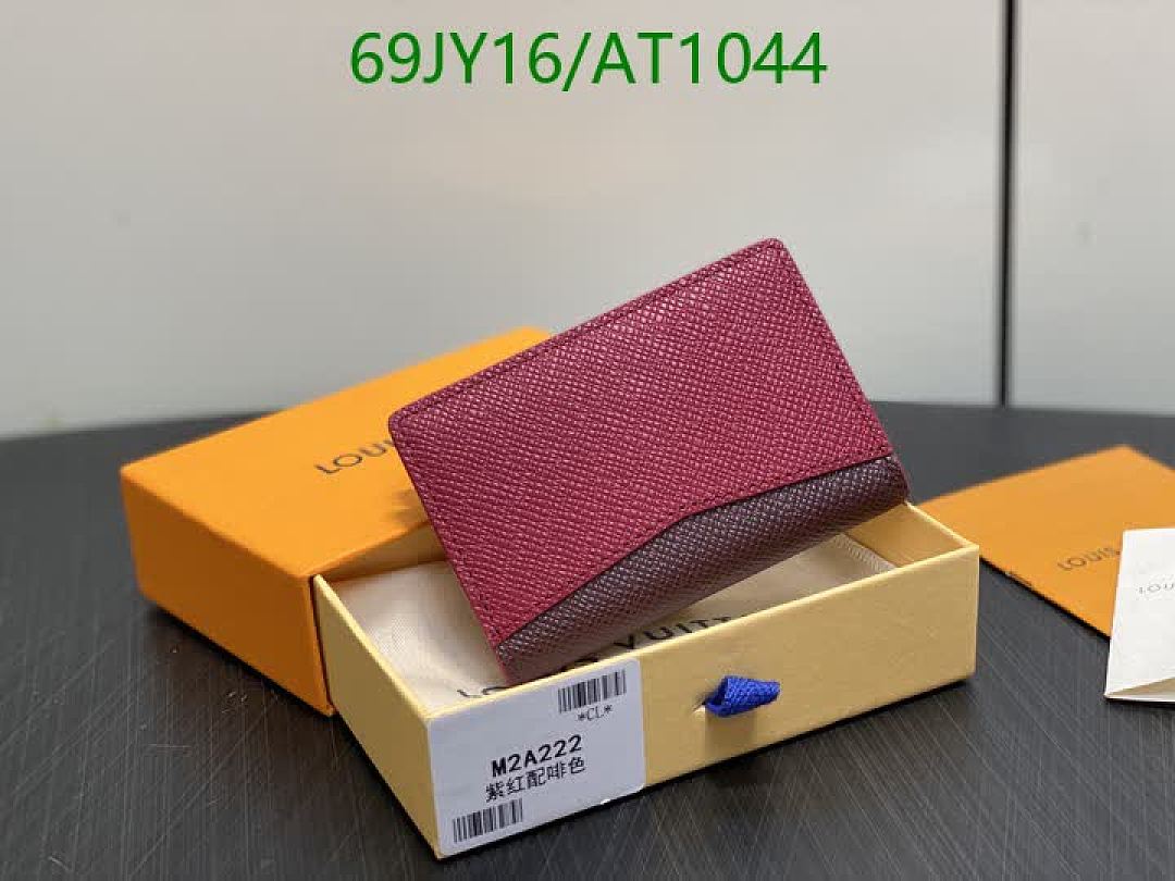 LV-WalletsMirror Quality Code: AT1044 $: 69USD