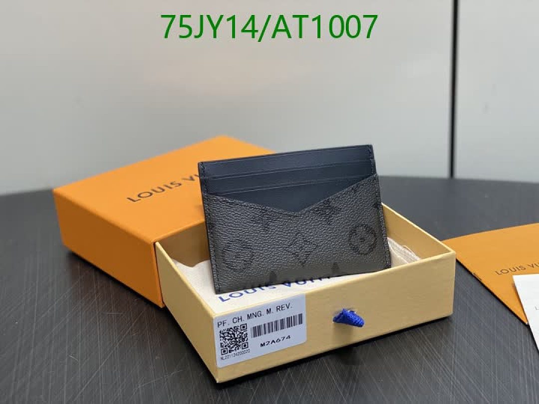 LV-WalletsMirror Quality Code: AT1007 $: 75USD