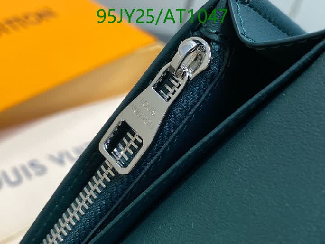LV-WalletsMirror Quality Code: AT1047 $: 95USD