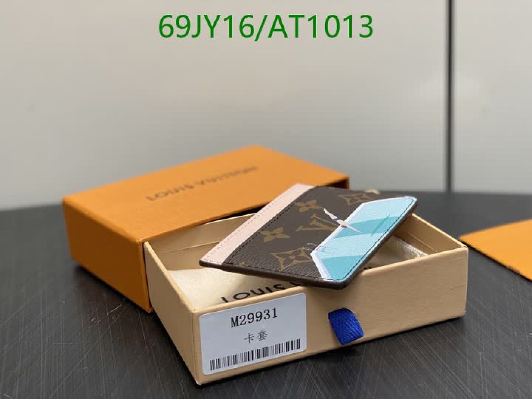 LV-WalletsMirror Quality Code: AT1013 $: 69USD