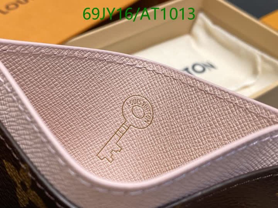 LV-WalletsMirror Quality Code: AT1013 $: 69USD