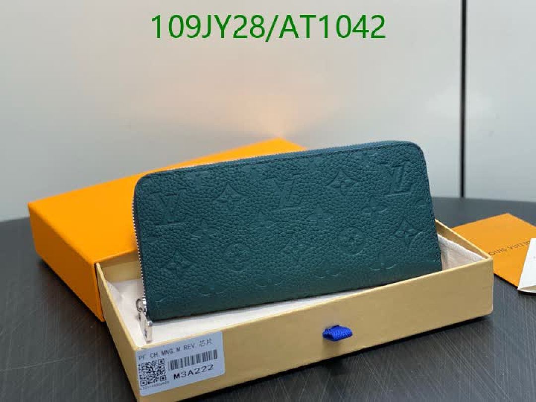 LV-WalletsMirror Quality Code: AT1042 $: 109USD