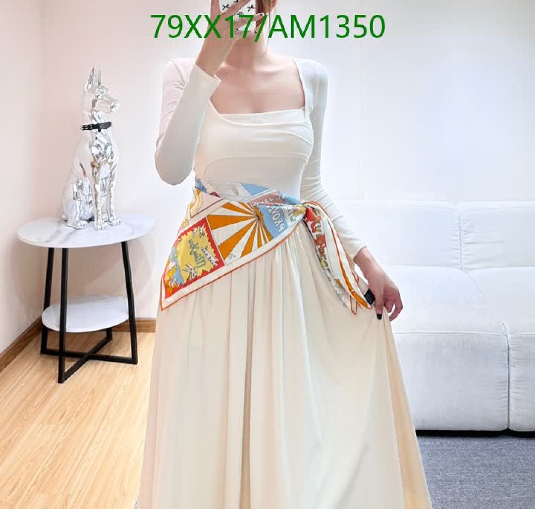 Hermes-Scarves Code: AM1350 $: 79USD