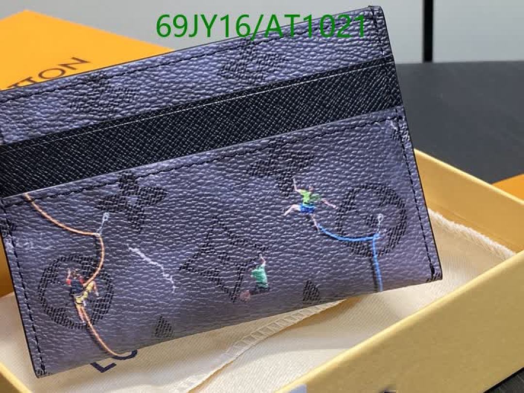 LV-WalletsMirror Quality Code: AT1021 $: 69USD