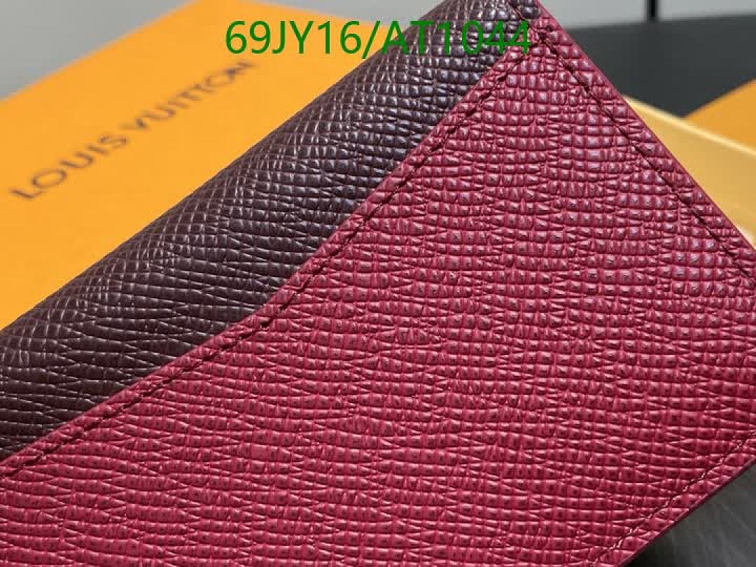 LV-WalletsMirror Quality Code: AT1044 $: 69USD