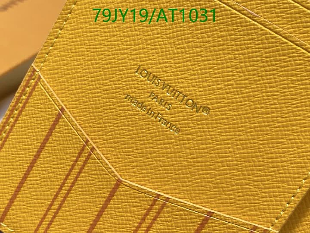 LV-WalletsMirror Quality Code: AT1031 $: 79USD