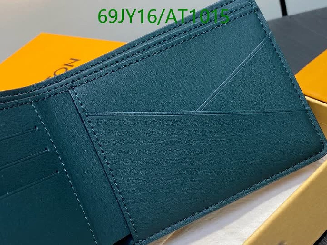 LV-WalletsMirror Quality Code: AT1015 $: 69USD