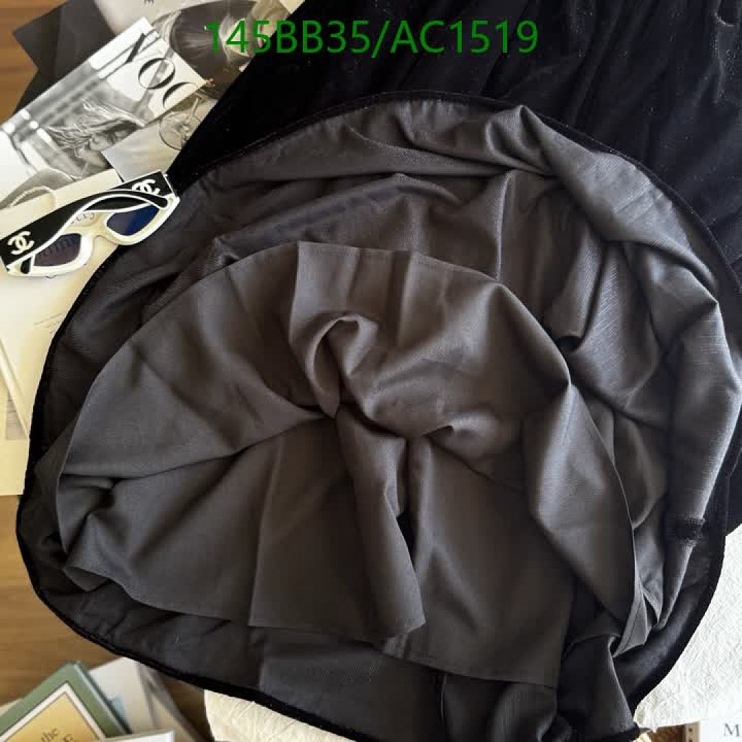 Burberry-Clothing Code: AC1519 $: 145USD