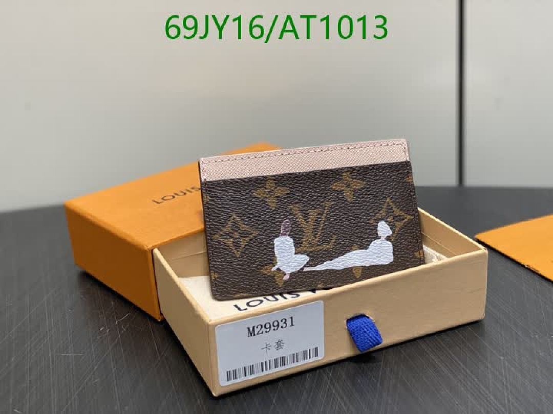 LV-WalletsMirror Quality Code: AT1013 $: 69USD