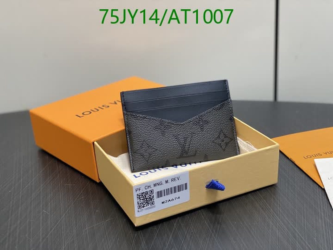LV-WalletsMirror Quality Code: AT1007 $: 75USD