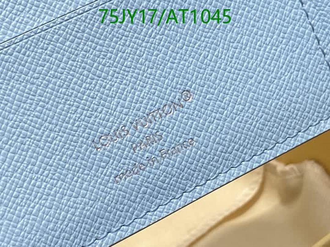 LV-WalletsMirror Quality Code: AT1045 $: 75USD