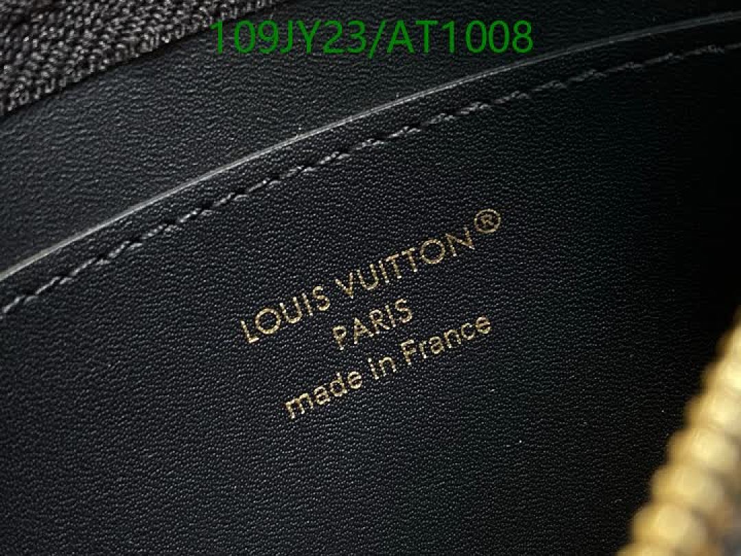 LV-WalletsMirror Quality Code: AT1008 $: 109USD