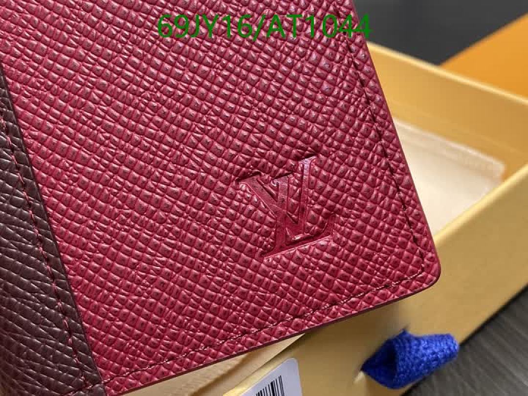 LV-WalletsMirror Quality Code: AT1044 $: 69USD