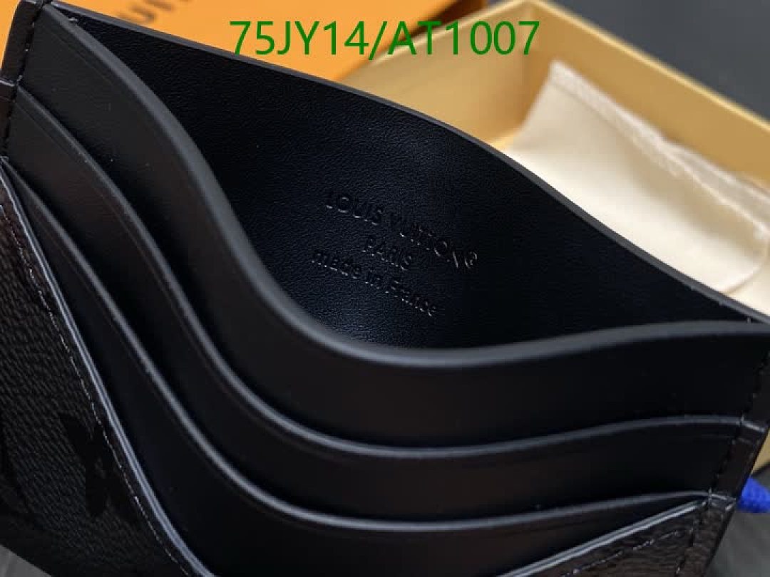 LV-WalletsMirror Quality Code: AT1007 $: 75USD