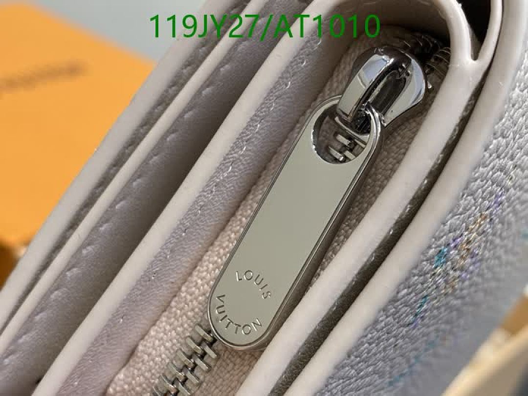 LV-WalletsMirror Quality Code: AT1010 $: 119USD