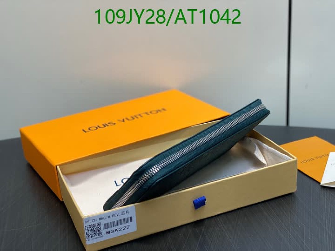 LV-WalletsMirror Quality Code: AT1042 $: 109USD