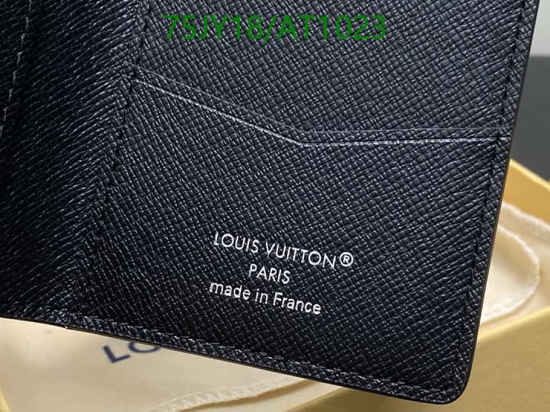 LV-WalletsMirror Quality Code: AT1023 $: 75USD