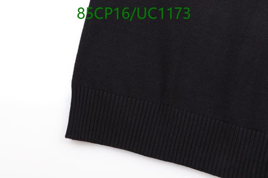 Moncler-Clothing Code: UC1173 $: 85USD