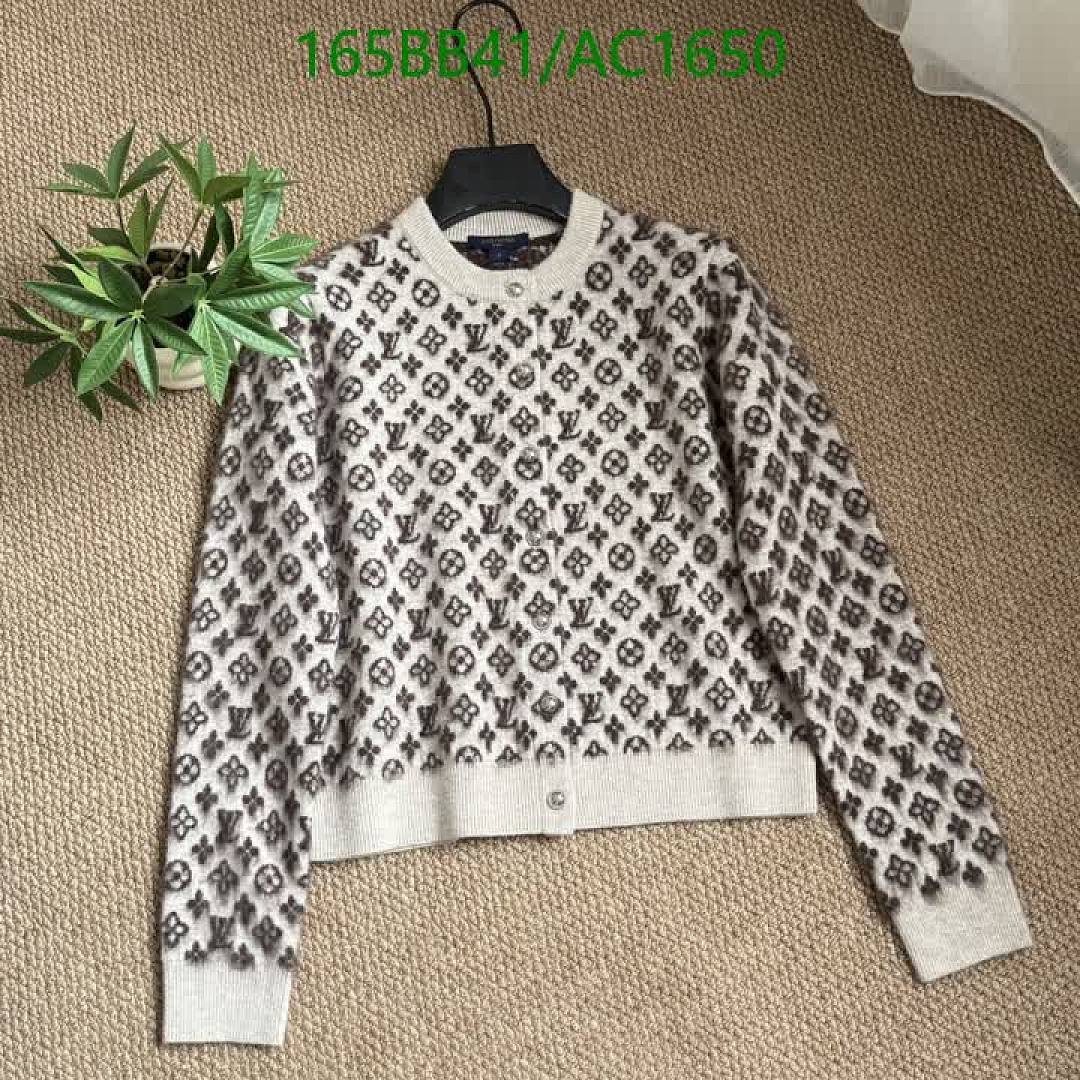 LV-Clothing Code: AC1650 $: 165USD