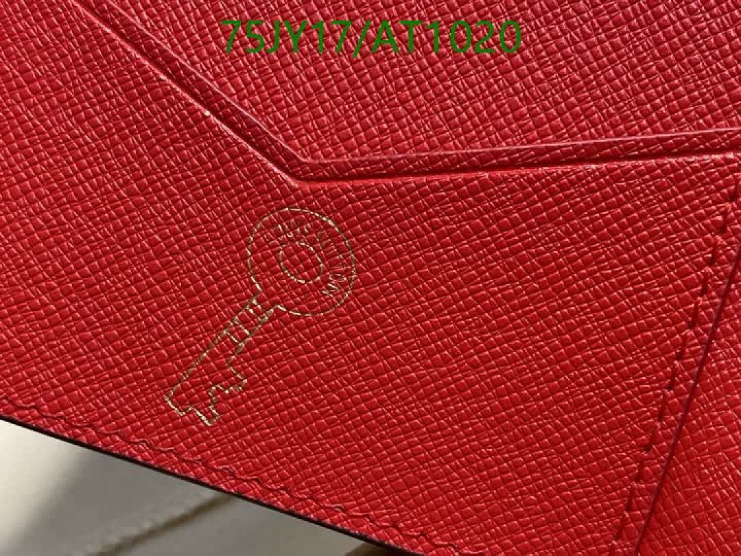 LV-WalletsMirror Quality Code: AT1020 $: 75USD