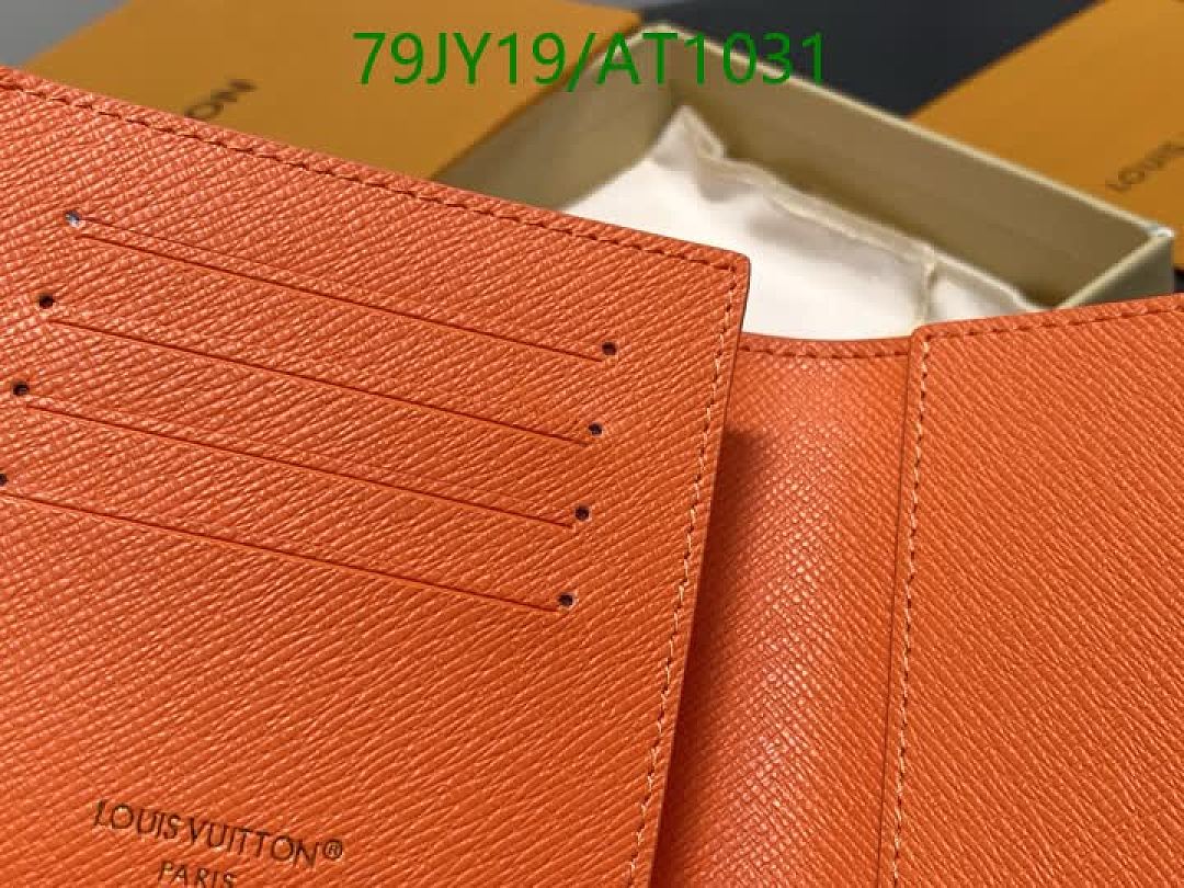LV-WalletsMirror Quality Code: AT1031 $: 79USD