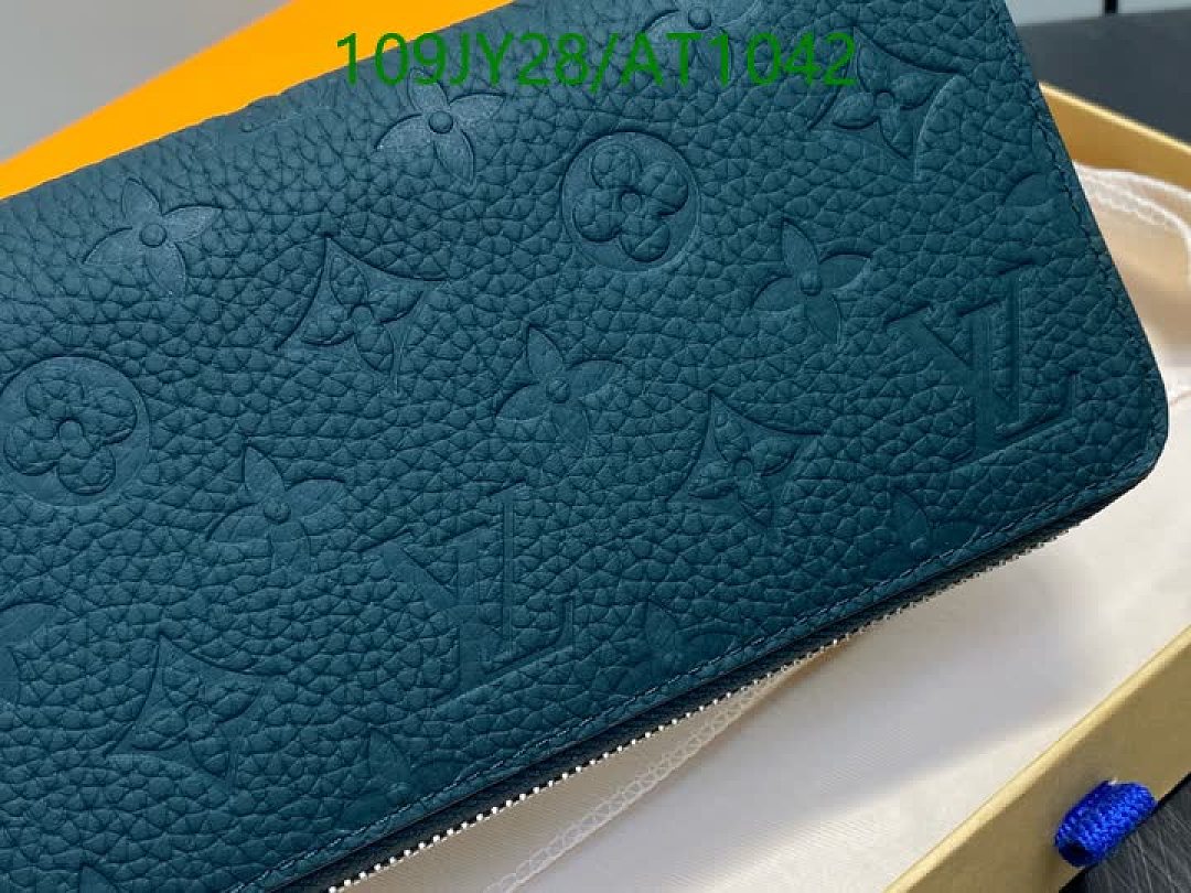 LV-WalletsMirror Quality Code: AT1042 $: 109USD