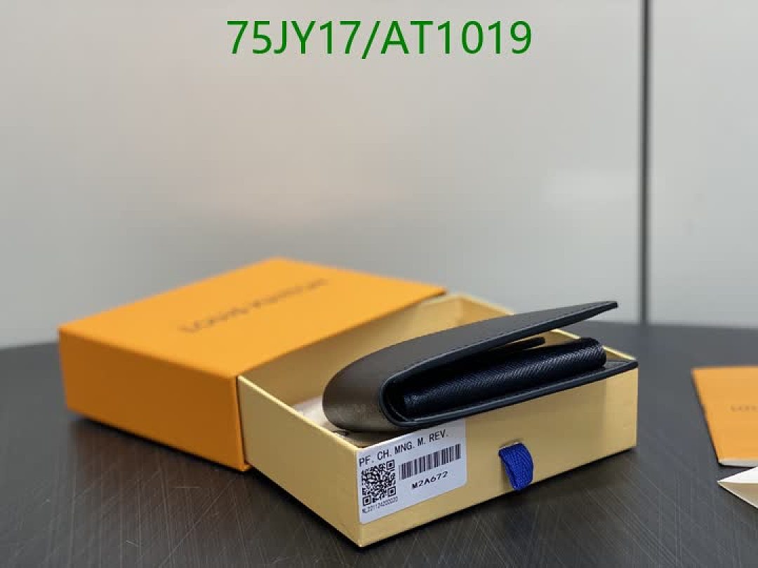 LV-WalletsMirror Quality Code: AT1019 $: 75USD