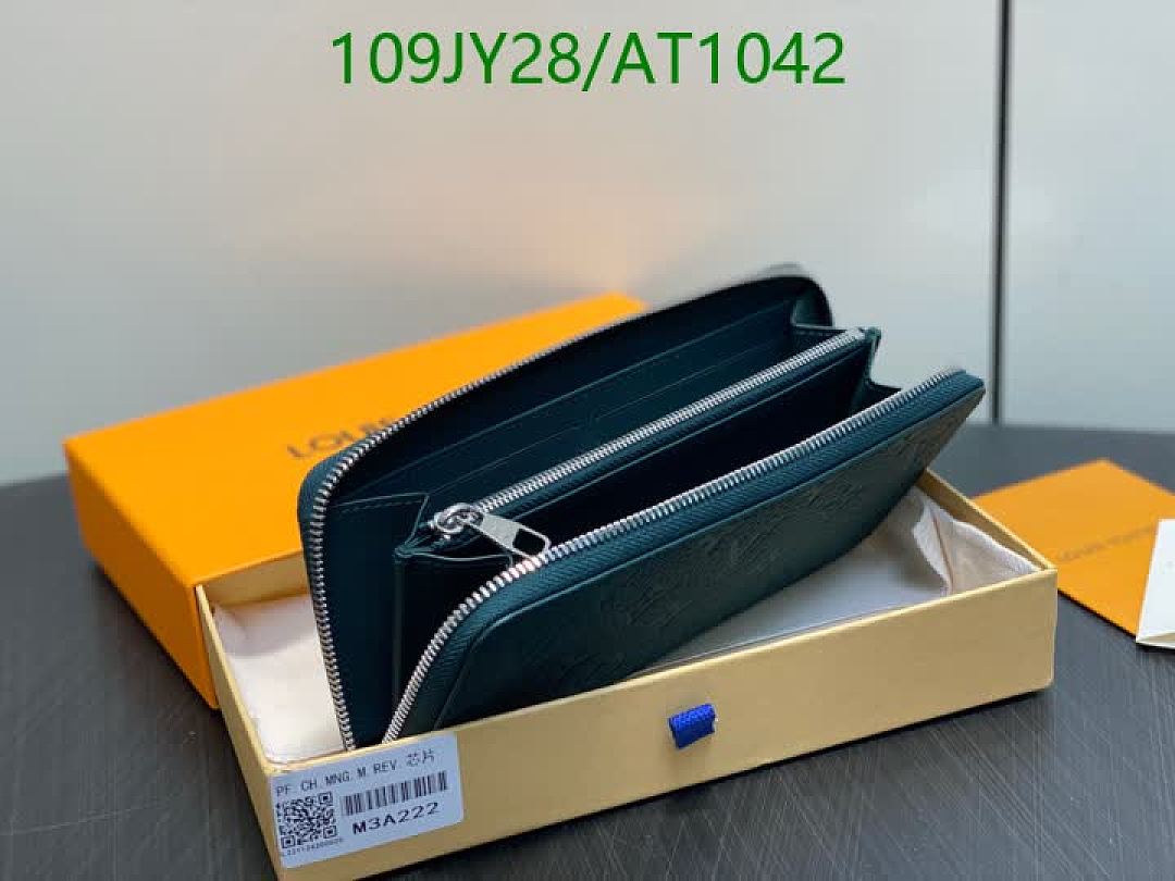 LV-WalletsMirror Quality Code: AT1042 $: 109USD