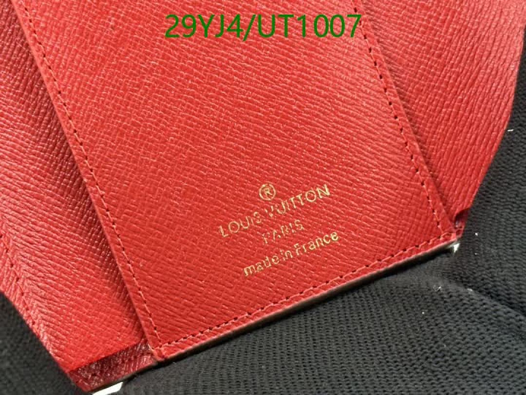 LV-Wallets-4A Quality Code: UT1007 $: 29USD