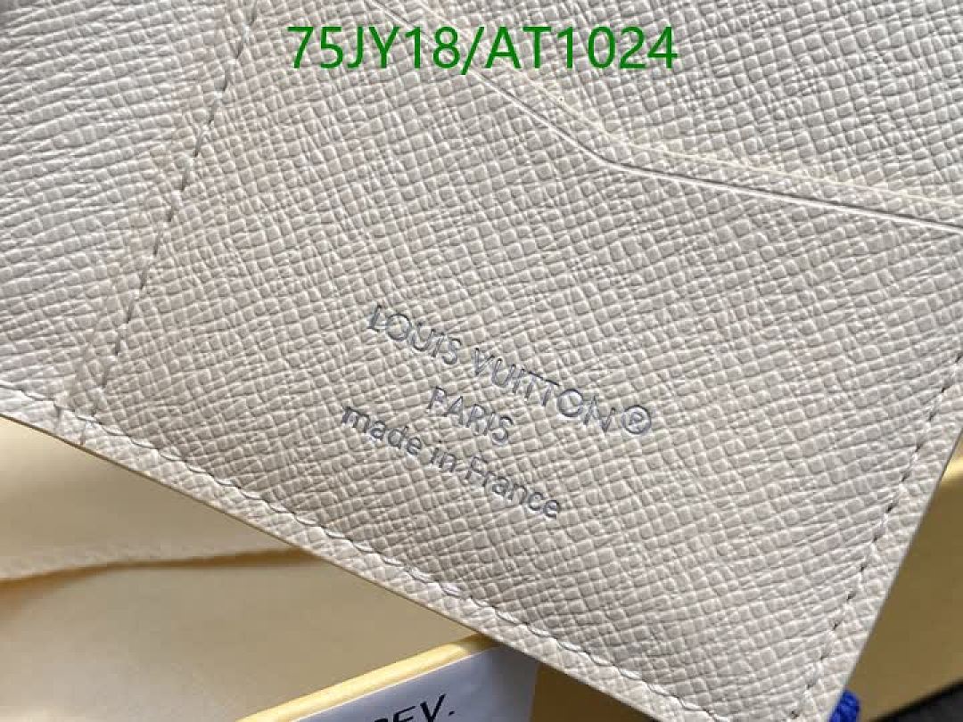 LV-WalletsMirror Quality Code: AT1024 $: 75USD