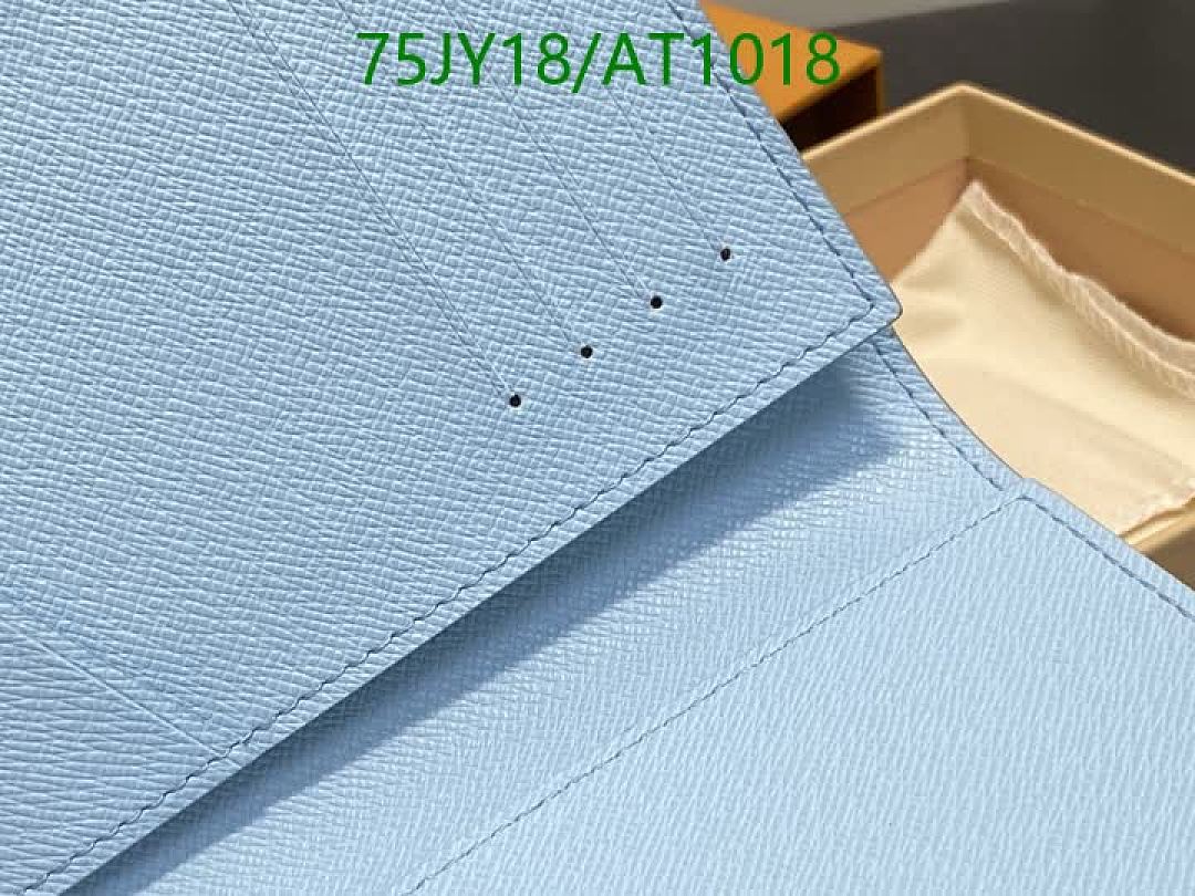 LV-WalletsMirror Quality Code: AT1018 $: 75USD