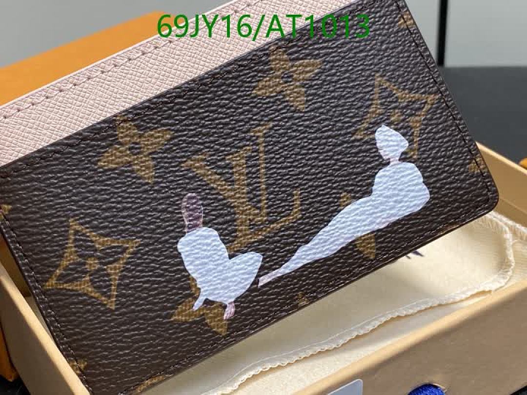 LV-WalletsMirror Quality Code: AT1013 $: 69USD